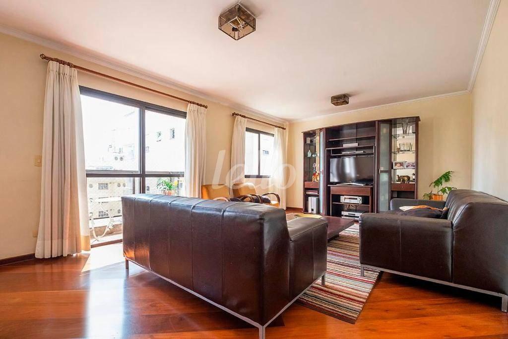 LIVING de Apartamento à venda, Padrão com 163 m², 4 quartos e 3 vagas em Paraíso - São Paulo