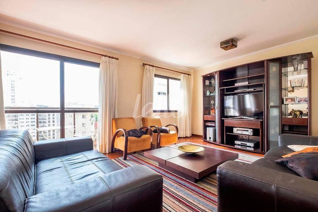 LIVING de Apartamento à venda, Padrão com 163 m², 4 quartos e 3 vagas em Paraíso - São Paulo