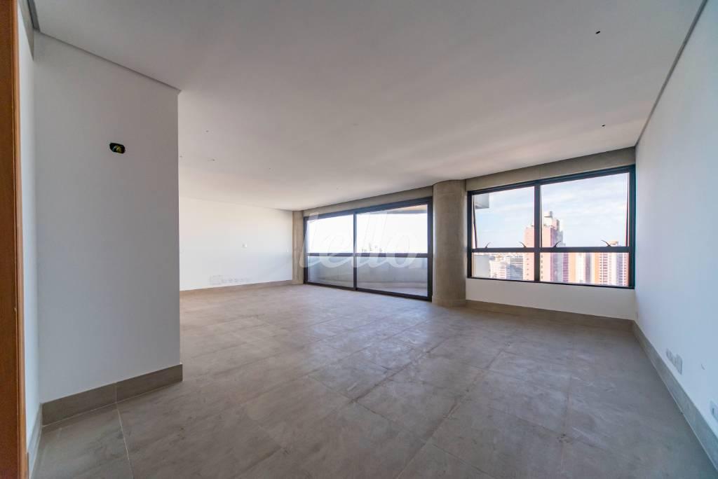 SALA DOIS AMBIENTES de Apartamento à venda, Padrão com 156 m², 3 quartos e 3 vagas em Vila Alpina - Santo André