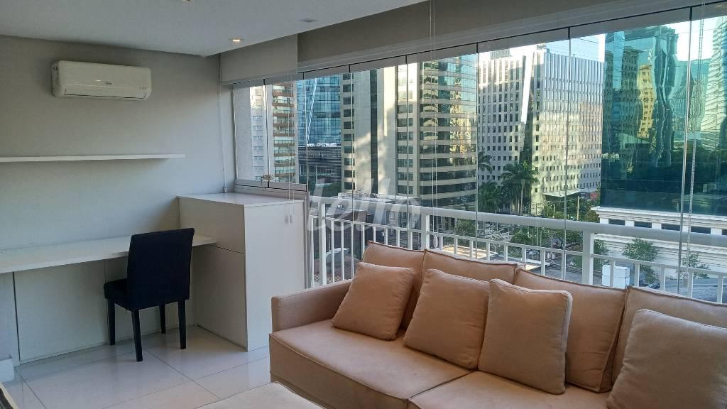 VARANDA de Apartamento para alugar, Padrão com 54 m², e em Itaim Bibi - São Paulo