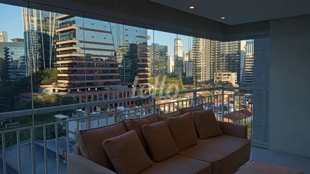 VARANDA de Apartamento para alugar, Padrão com 54 m², e em Itaim Bibi - São Paulo