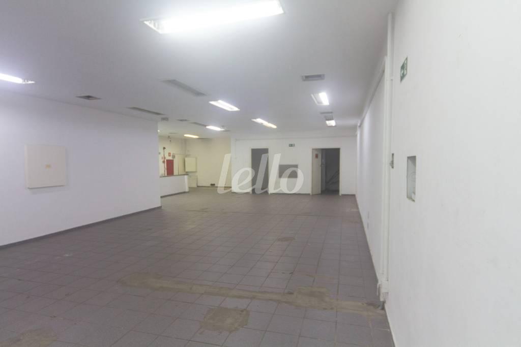 SALÃO de Loja para alugar, Padrão com 970 m², e 15 vagas em Pinheiros - São Paulo