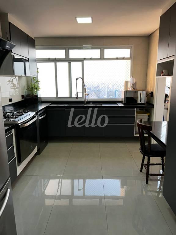 ESCRITORIO de Apartamento à venda, Padrão com 351 m², 5 quartos e em Jardins - São Paulo