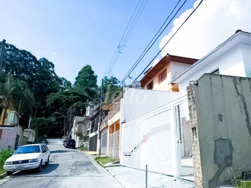 RUA de Casa à venda, assobradada com 109 m², 3 quartos e 5 vagas em Vila Irmãos Arnoni - São Paulo