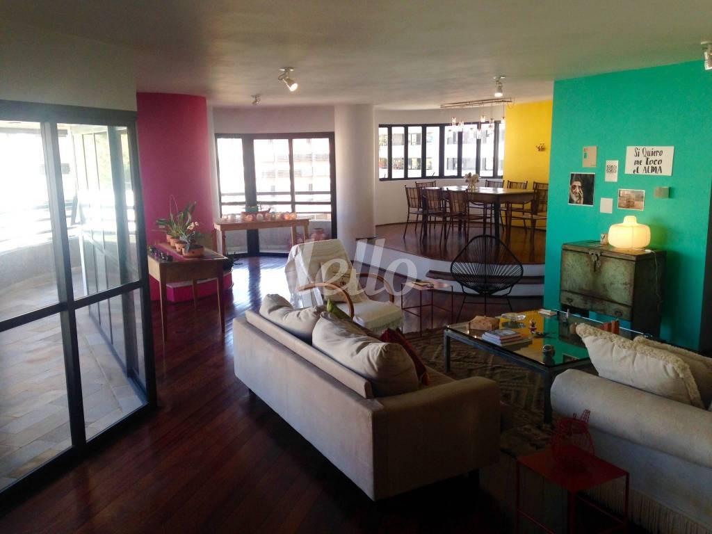 SALA de Apartamento à venda, Padrão com 215 m², 3 quartos e 4 vagas em Perdizes - São Paulo