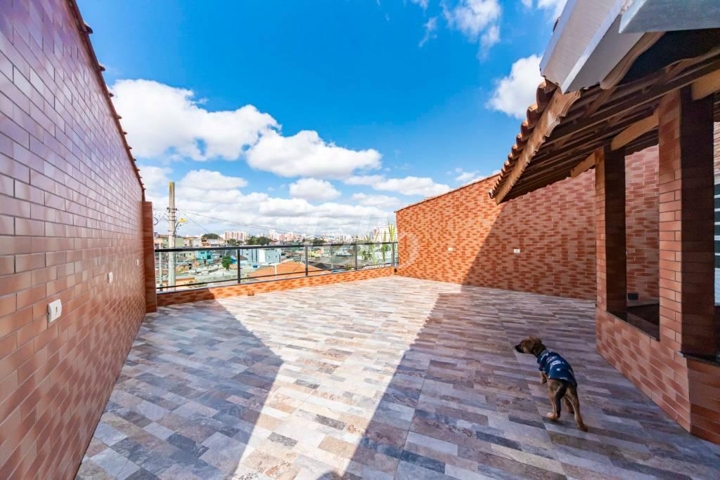 QUINTAL de Casa à venda, sobrado com 161 m², 2 quartos e 3 vagas em Vila Palmares - Santo André
