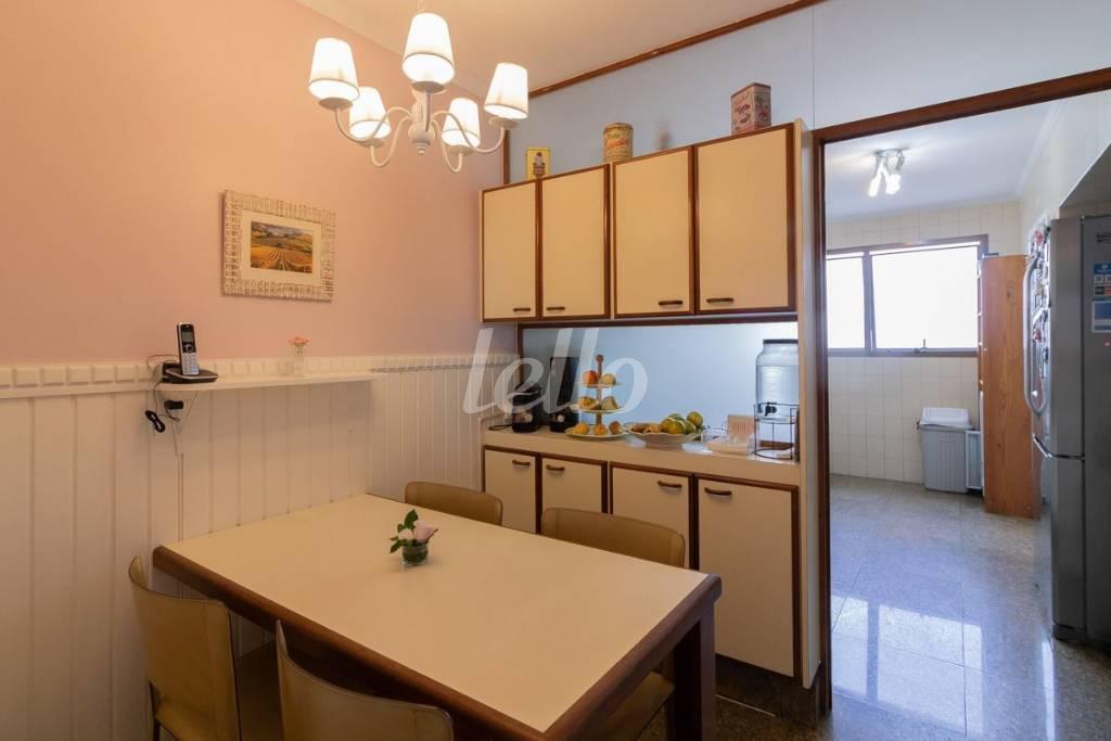 COPA/COZINHA de Apartamento à venda, Padrão com 170 m², 3 quartos e 2 vagas em Indianópolis - São Paulo