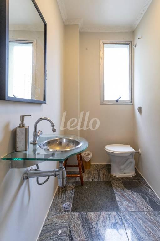 LAVABO de Apartamento à venda, cobertura - Padrão com 330 m², 4 quartos e em Bela Vista - São Paulo