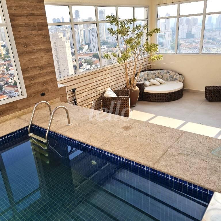 PISCINA COM OFURO de Apartamento à venda, cobertura - Padrão com 329 m², 4 quartos e 4 vagas em Tatuapé - São Paulo