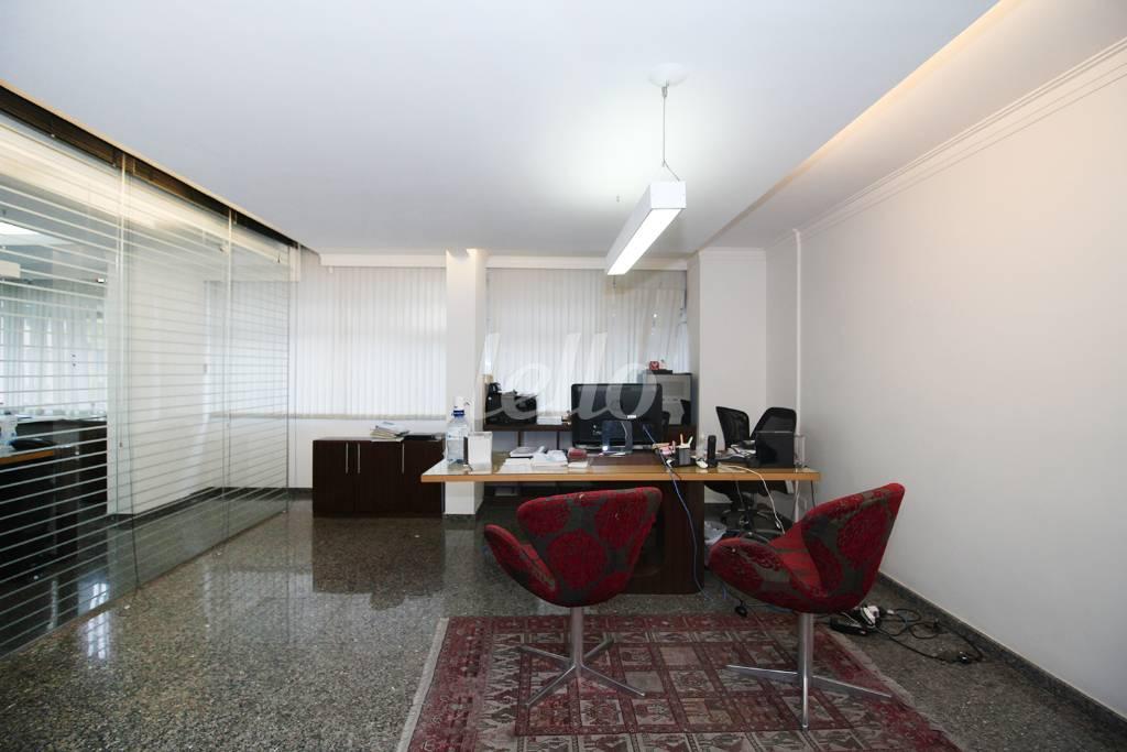 SALA 2 de Sala / Conjunto para alugar, Padrão com 95 m², e em República - São Paulo