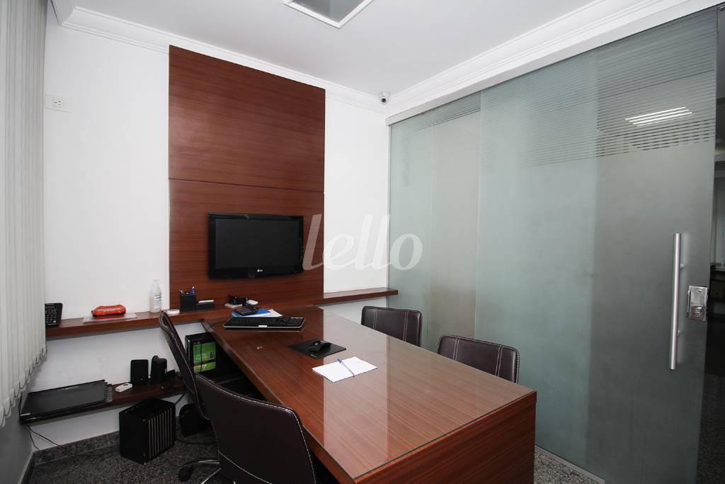 SALA 4 de Sala / Conjunto para alugar, Padrão com 95 m², e em República - São Paulo