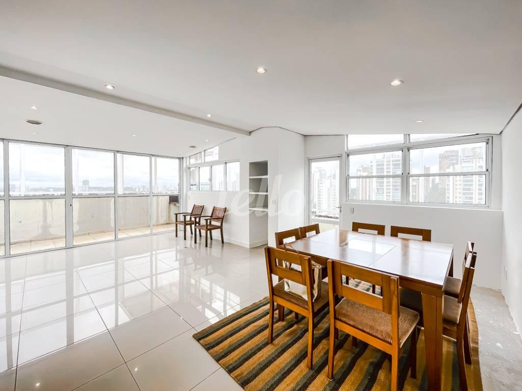 SALA 2 de Apartamento à venda, cobertura - Padrão com 236 m², 8 quartos e 3 vagas em Morumbi - São Paulo