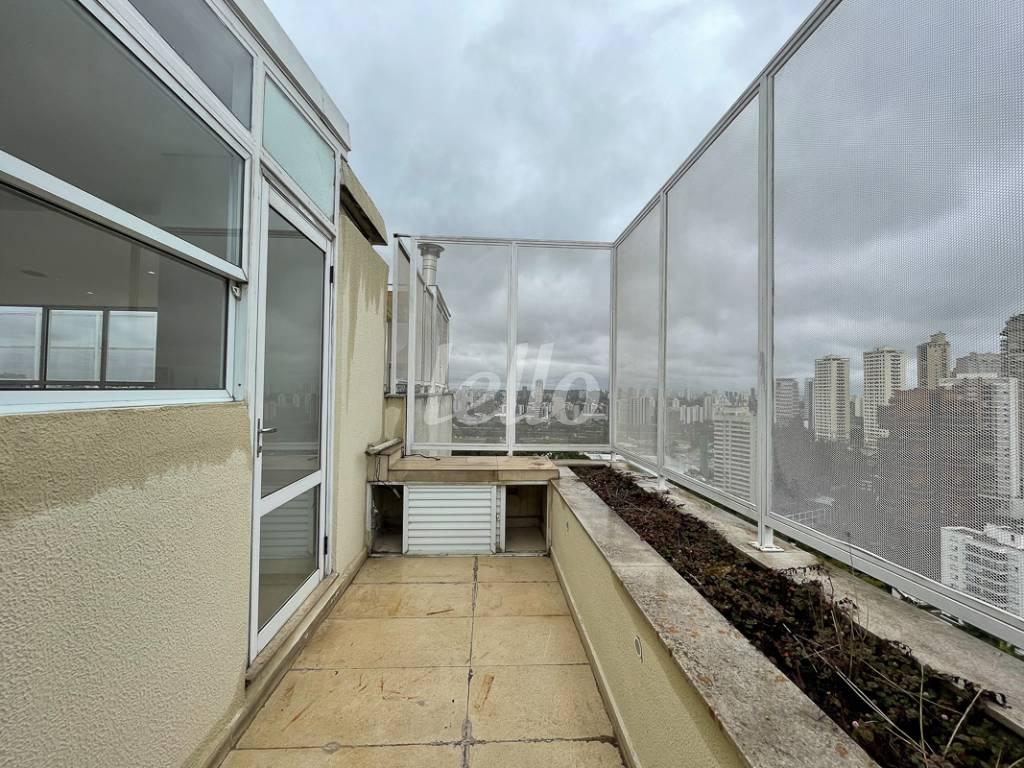 VARANDA de Apartamento à venda, cobertura - Padrão com 236 m², 8 quartos e 3 vagas em Morumbi - São Paulo