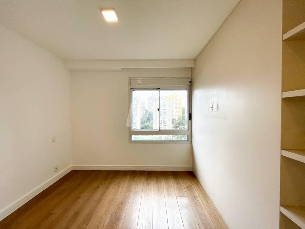 QUARTO 2 de Apartamento à venda, cobertura - Padrão com 236 m², 8 quartos e 3 vagas em Morumbi - São Paulo