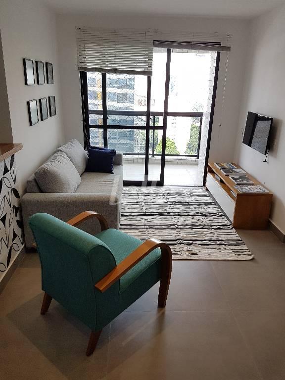 SALA de Apartamento à venda, Padrão com 54 m², 2 quartos e 1 vaga em Vila Nova Conceição - São Paulo