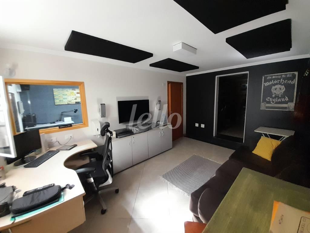 HOME-THEATER NO TÉRREO de Casa à venda, sobrado com 284 m², 5 quartos e 2 vagas em Planalto Paulista - São Paulo