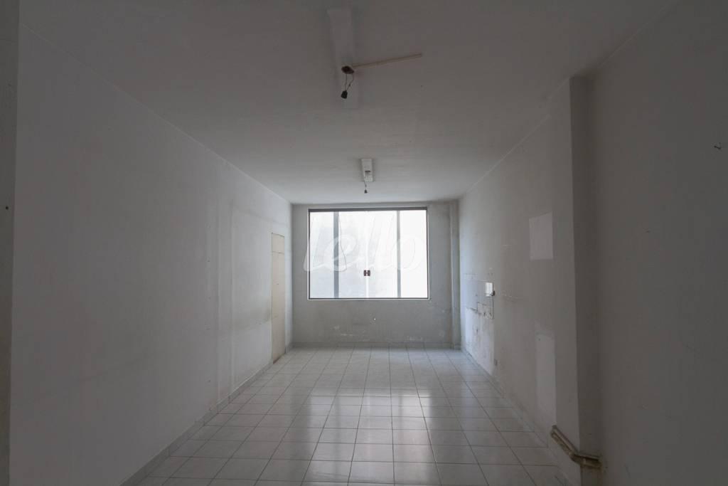 SALA de Sala / Conjunto para alugar, Padrão com 31 m², e em Centro - Santo André