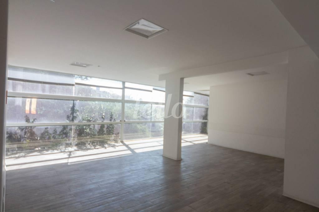 SALA de Sala / Conjunto para alugar, Padrão com 134 m², e em Sumarezinho - São Paulo