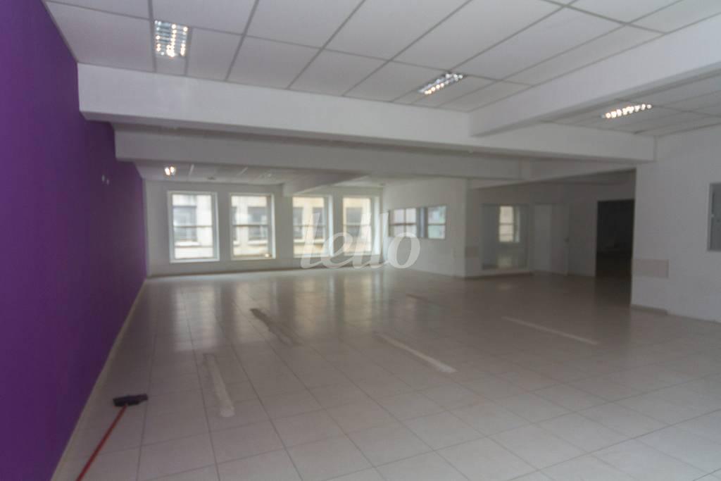 SALA 8 (4) de Sala / Conjunto para alugar, Padrão com 626 m², e em República - São Paulo