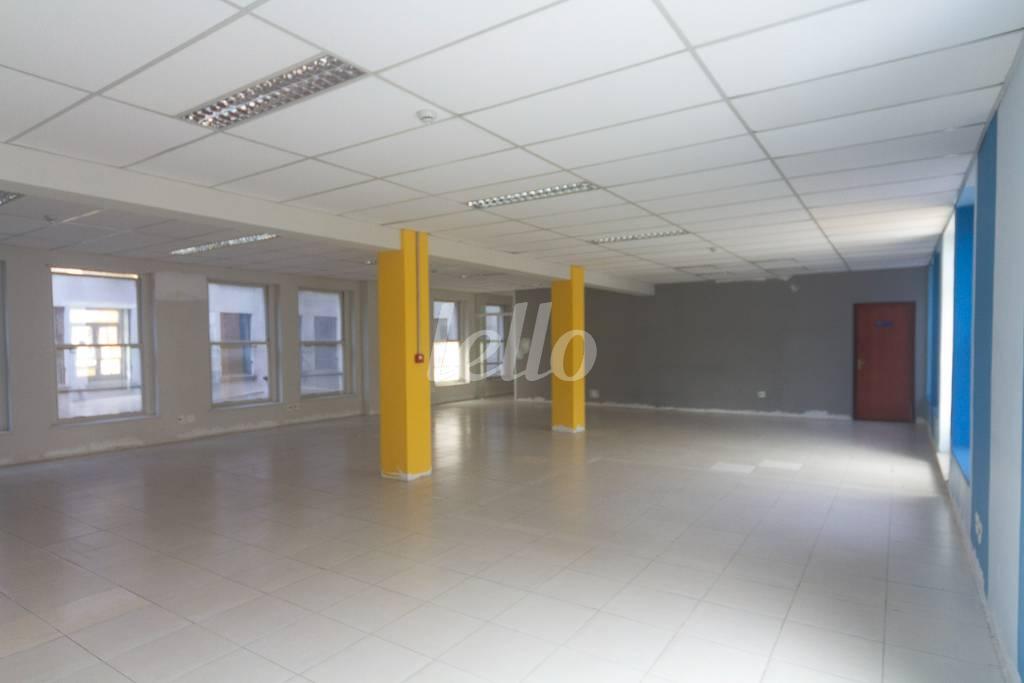 SALA 2 (3) de Sala / Conjunto para alugar, Padrão com 626 m², e em República - São Paulo