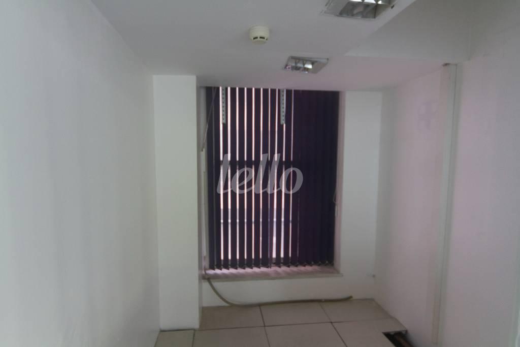 SALA 5 de Sala / Conjunto para alugar, Padrão com 607 m², e em República - São Paulo