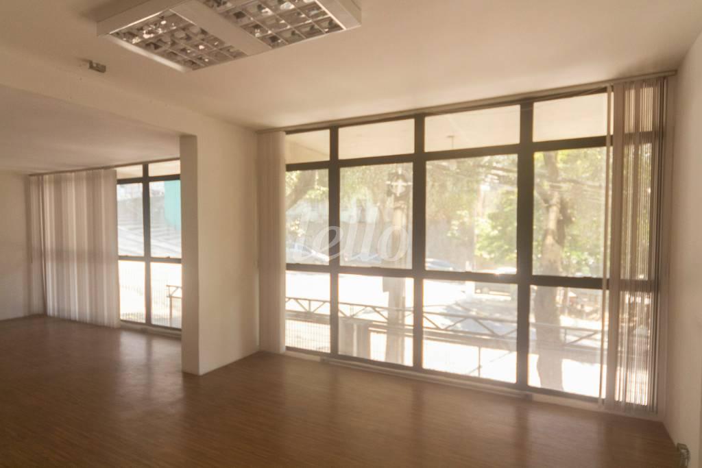 SALA 2 de Sala / Conjunto para alugar, Padrão com 225 m², e em Sumarezinho - São Paulo