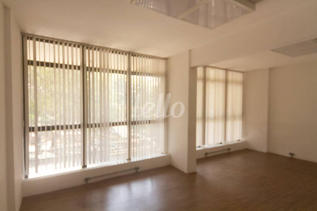 SALA 4 de Sala / Conjunto para alugar, Padrão com 225 m², e em Sumarezinho - São Paulo
