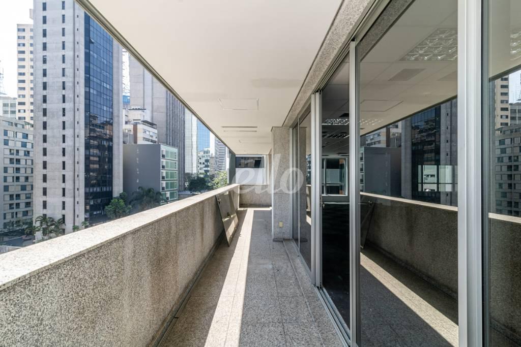 VARANDA de Sala / Conjunto para alugar, Padrão com 114 m², e 4 vagas em Jardim Paulista - São Paulo
