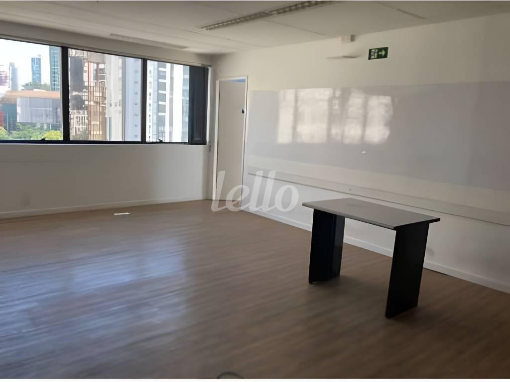SALA de Sala / Conjunto para alugar, Padrão com 143 m², e em Cidade Monções - São Paulo