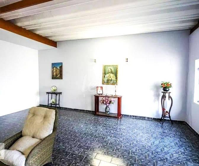 DEPÓSITO de Casa à venda, térrea com 320 m², 5 quartos e 6 vagas em Vila Bertioga - São Paulo