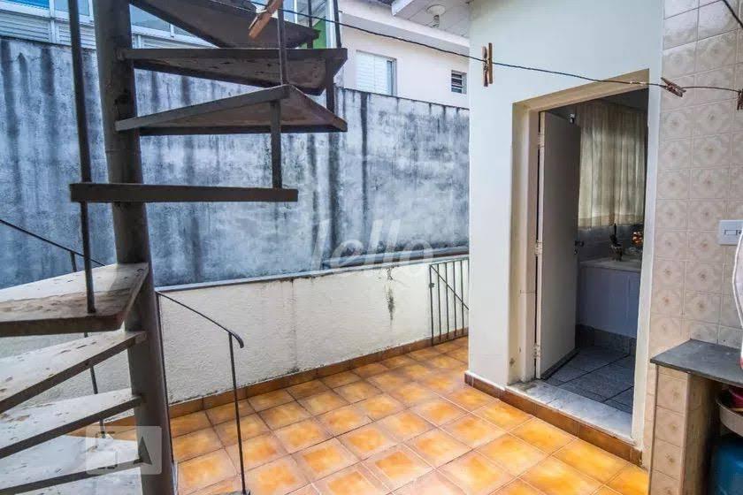 QUINTAL de Casa à venda, térrea com 320 m², 5 quartos e 6 vagas em Vila Bertioga - São Paulo