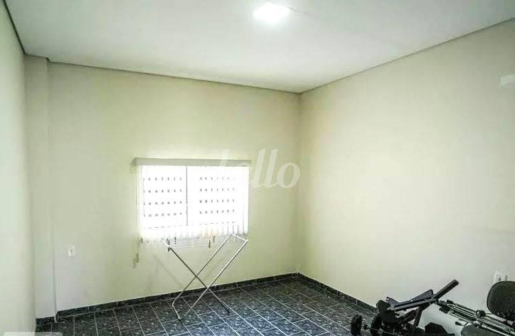 DORMITÓRIO 3 de Casa à venda, térrea com 320 m², 5 quartos e 6 vagas em Vila Bertioga - São Paulo