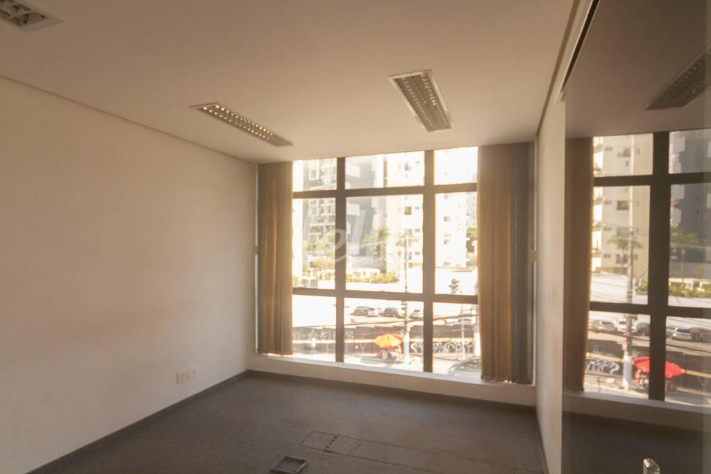 SALA 3 de Sala / Conjunto para alugar, Padrão com 197 m², e em Sumarezinho - São Paulo