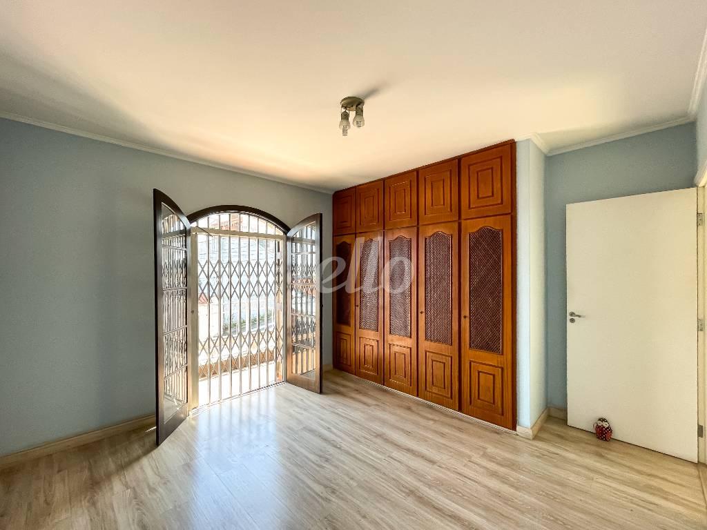 26 QUARTO 1 de Casa à venda, sobrado com 200 m², 3 quartos e 3 vagas em Vila Independência - São Paulo