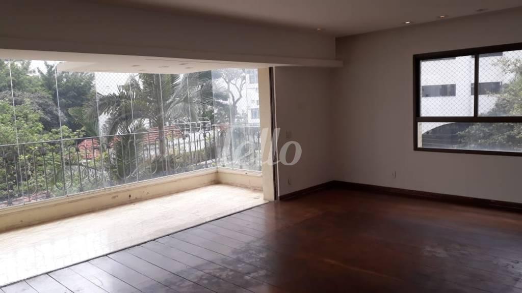 SALA de Apartamento à venda, Padrão com 265 m², 3 quartos e 3 vagas em Higienópolis - São Paulo