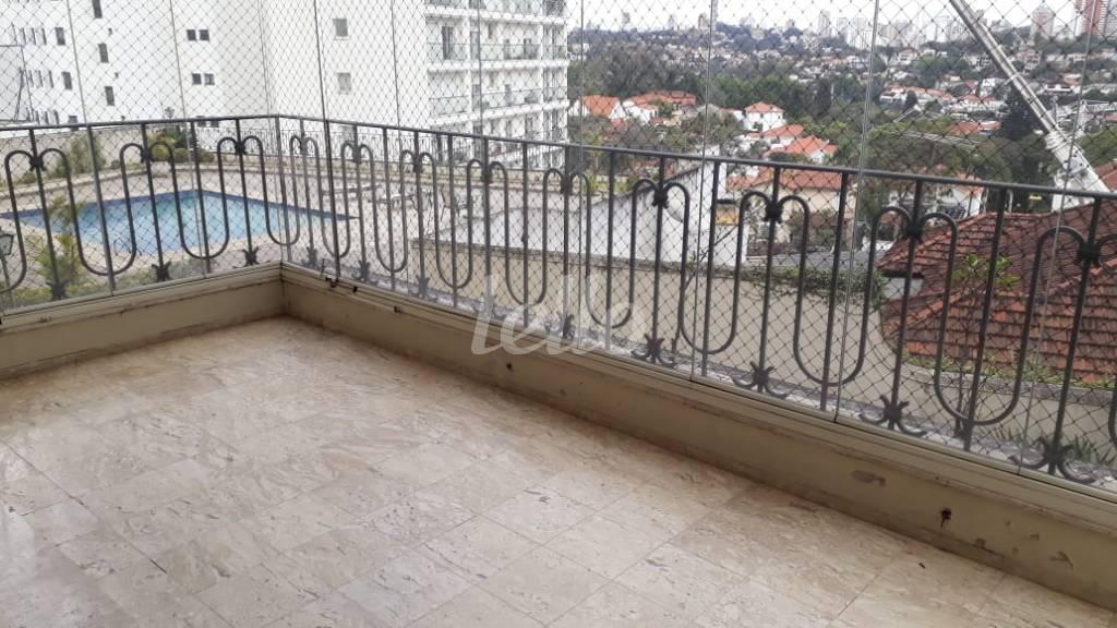 VARANDA de Apartamento à venda, Padrão com 265 m², 3 quartos e 3 vagas em Higienópolis - São Paulo