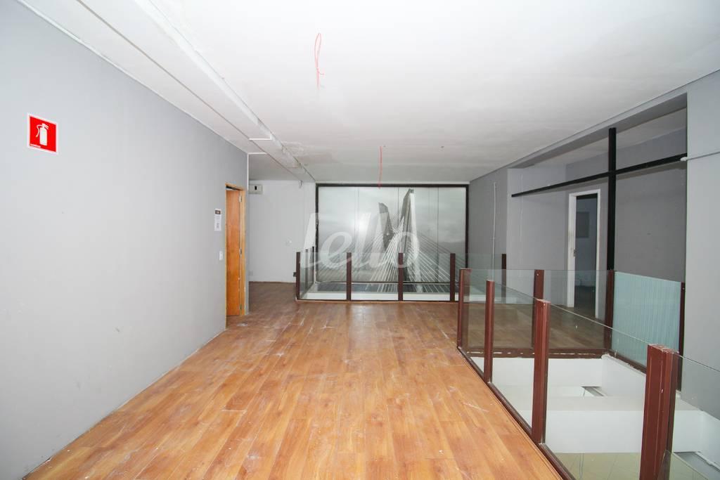 MEZANINO de Loja para alugar, Padrão com 2000 m², e 20 vagas em Morumbi - São Paulo