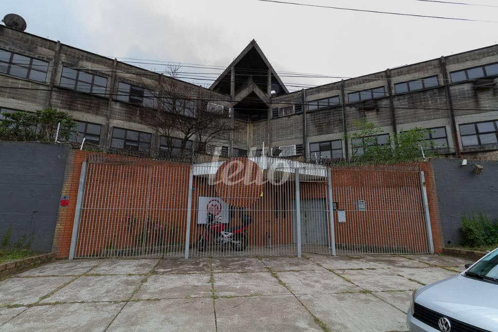 FACHADA de Galpão/Armazém para alugar, Padrão com 4700 m², e em Cidade Industrial Satélite - Guarulhos