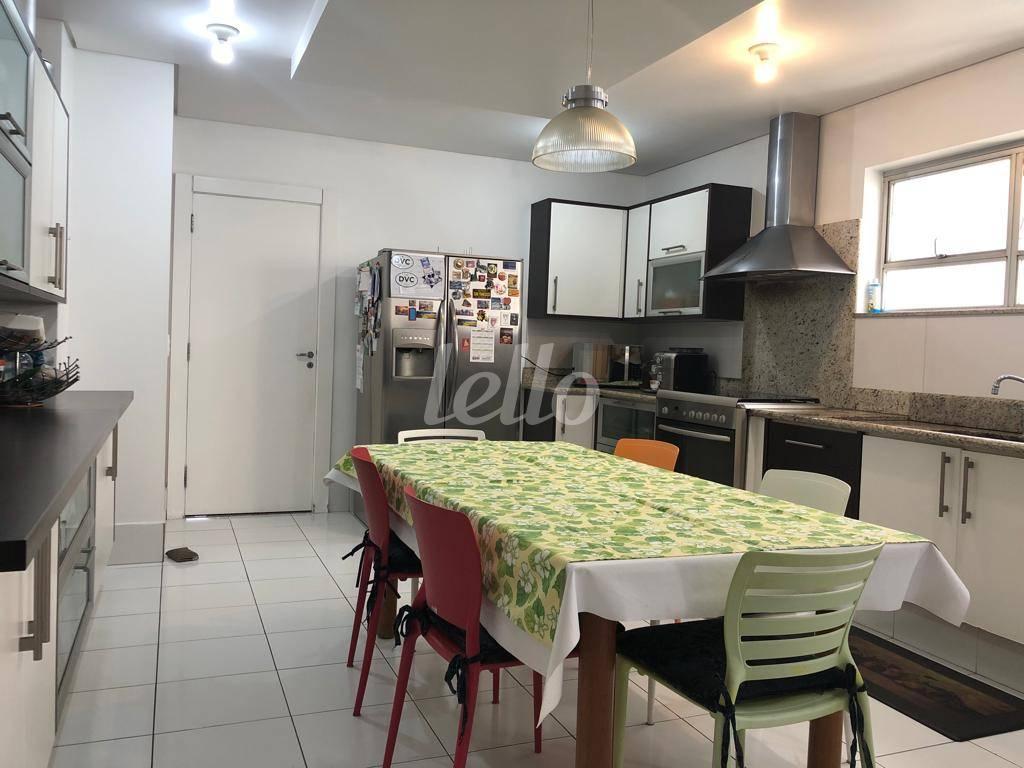 COPA de Apartamento à venda, Padrão com 450 m², 4 quartos e 3 vagas em Higienópolis - São Paulo