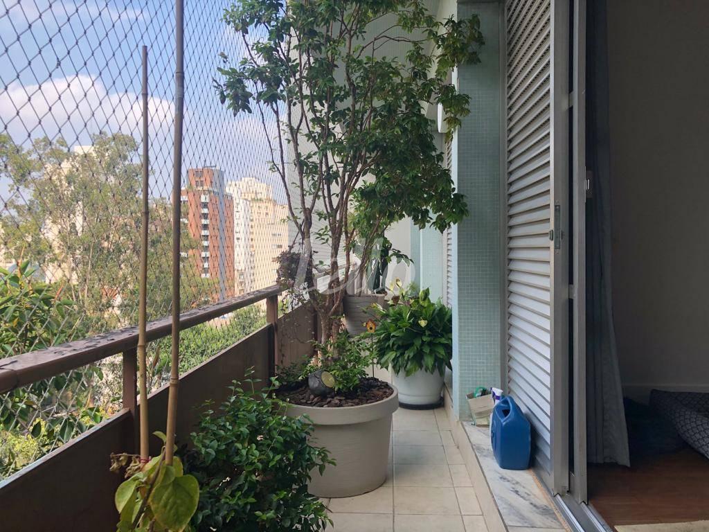 VARANDA de Apartamento à venda, Padrão com 450 m², 4 quartos e 3 vagas em Higienópolis - São Paulo