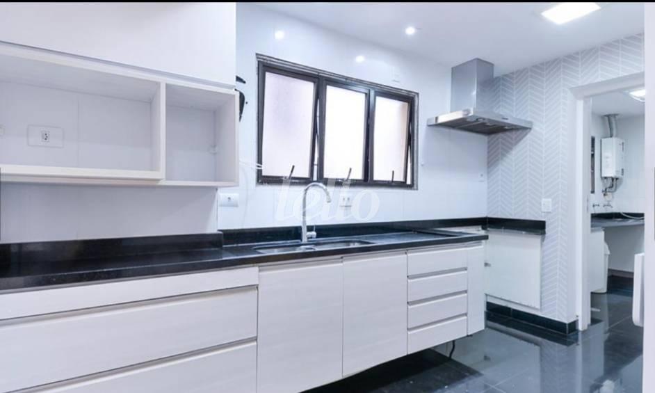 COZINHA de Apartamento à venda, Padrão com 170 m², 3 quartos e 3 vagas em Higienópolis - São Paulo