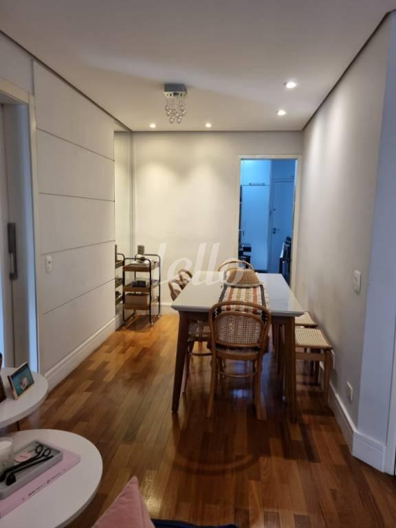 SALA de Apartamento à venda, Padrão com 81 m², 3 quartos e 1 vaga em Vila Olímpia - São Paulo