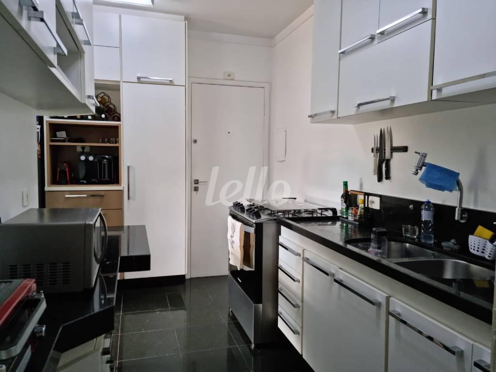 COZINHA de Apartamento à venda, Padrão com 81 m², 3 quartos e 1 vaga em Vila Olímpia - São Paulo