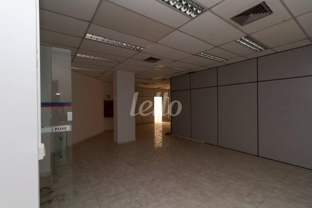 SALA 8 de Sala / Conjunto para alugar, Padrão com 500 m², e em República - São Paulo