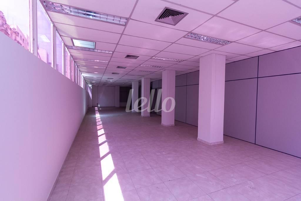 SALA 10 de Sala / Conjunto para alugar, Padrão com 500 m², e em República - São Paulo