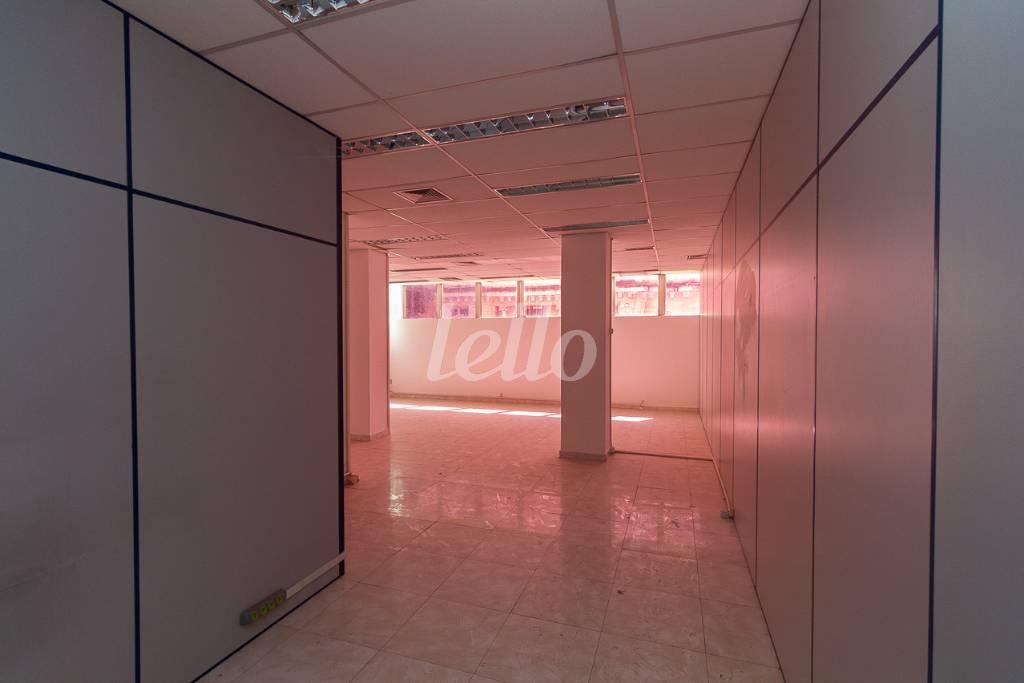 SALA 10 de Sala / Conjunto para alugar, Padrão com 500 m², e em República - São Paulo