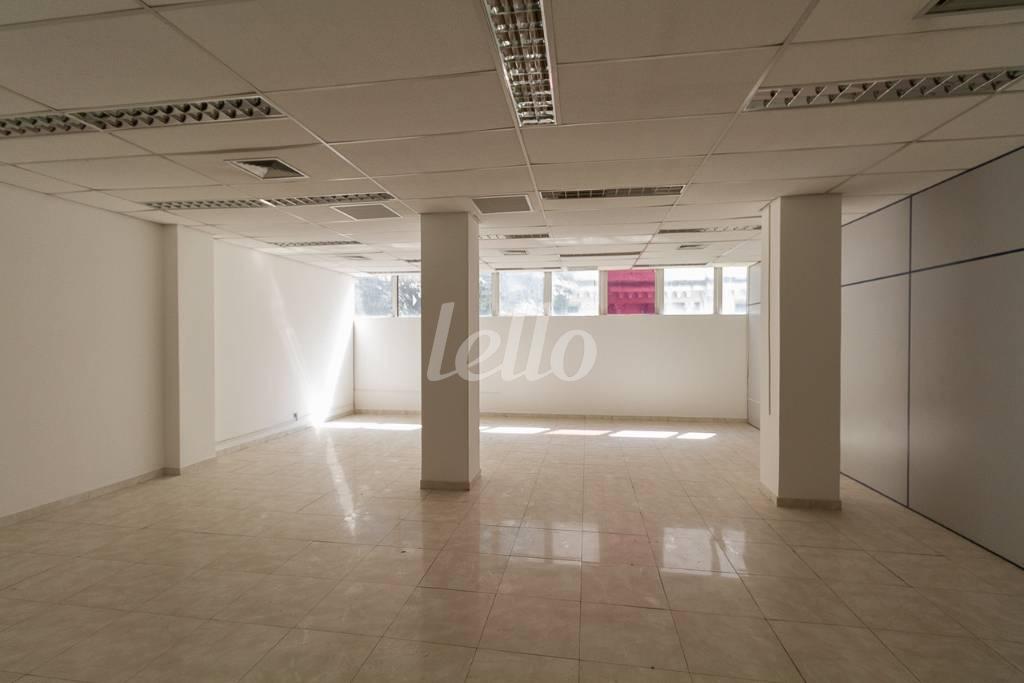 SALA 11 de Sala / Conjunto para alugar, Padrão com 500 m², e em República - São Paulo