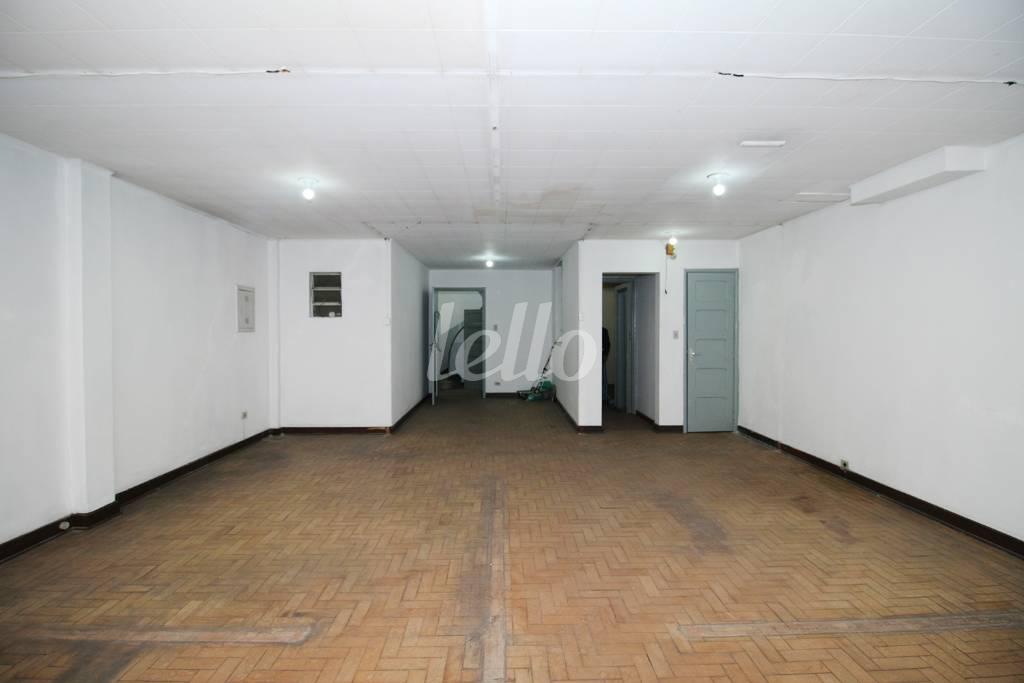 SALA 1 de Sobreloja para alugar, Padrão com 400 m², e em Santa Efigenia - São Paulo