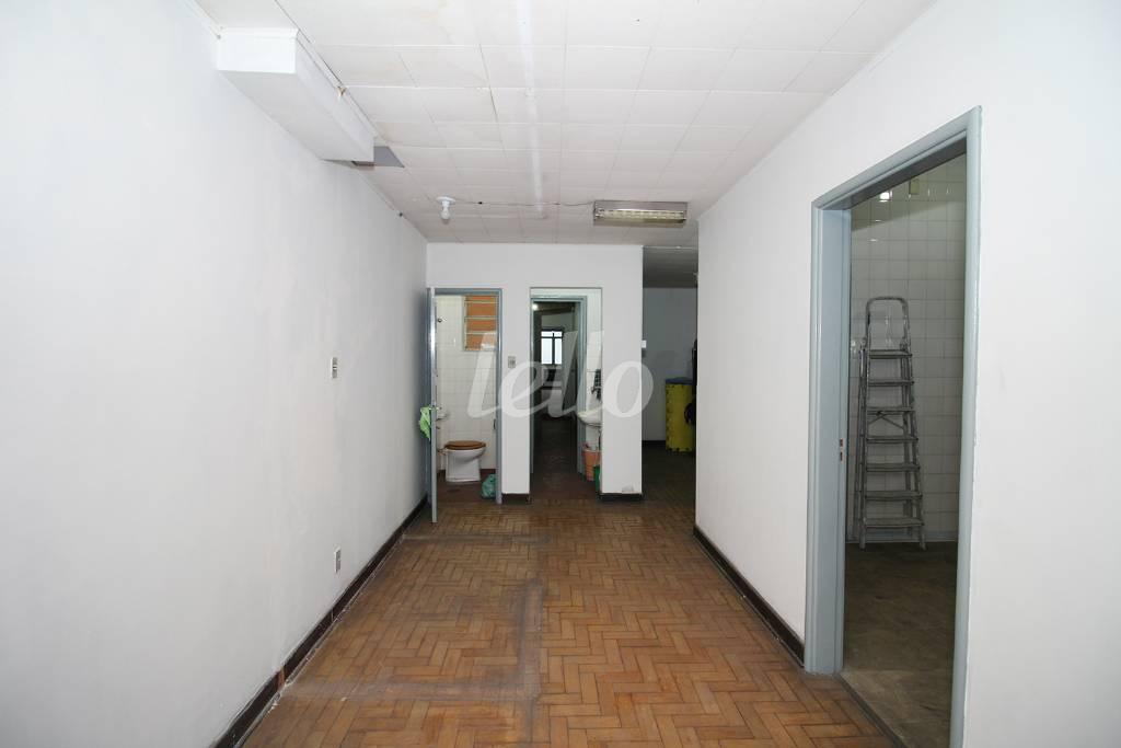 SALA 5 de Sobreloja para alugar, Padrão com 400 m², e em Santa Efigenia - São Paulo