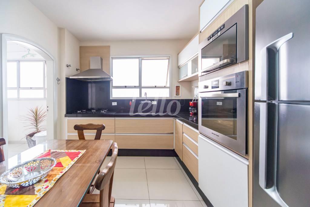 COZINHA de Apartamento à venda, Padrão com 141 m², 4 quartos e 2 vagas em Campestre - Santo André